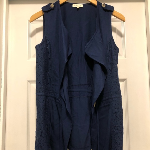 Red Camel vest - Picture 1 of 4